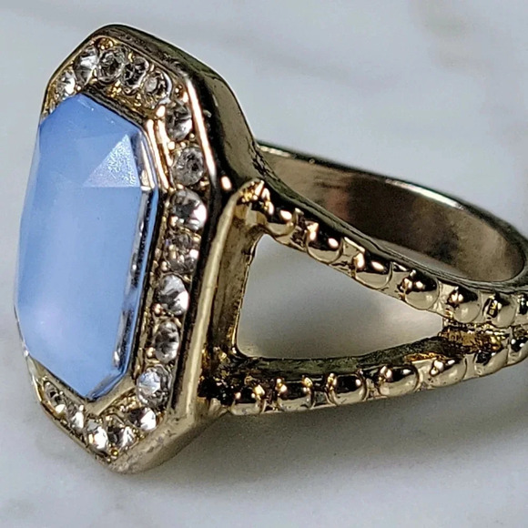Statement Cocktail Ring Sz 11.25 Large Pale Blue Emerald Cut Rhinestone … - Picture 4 of 10